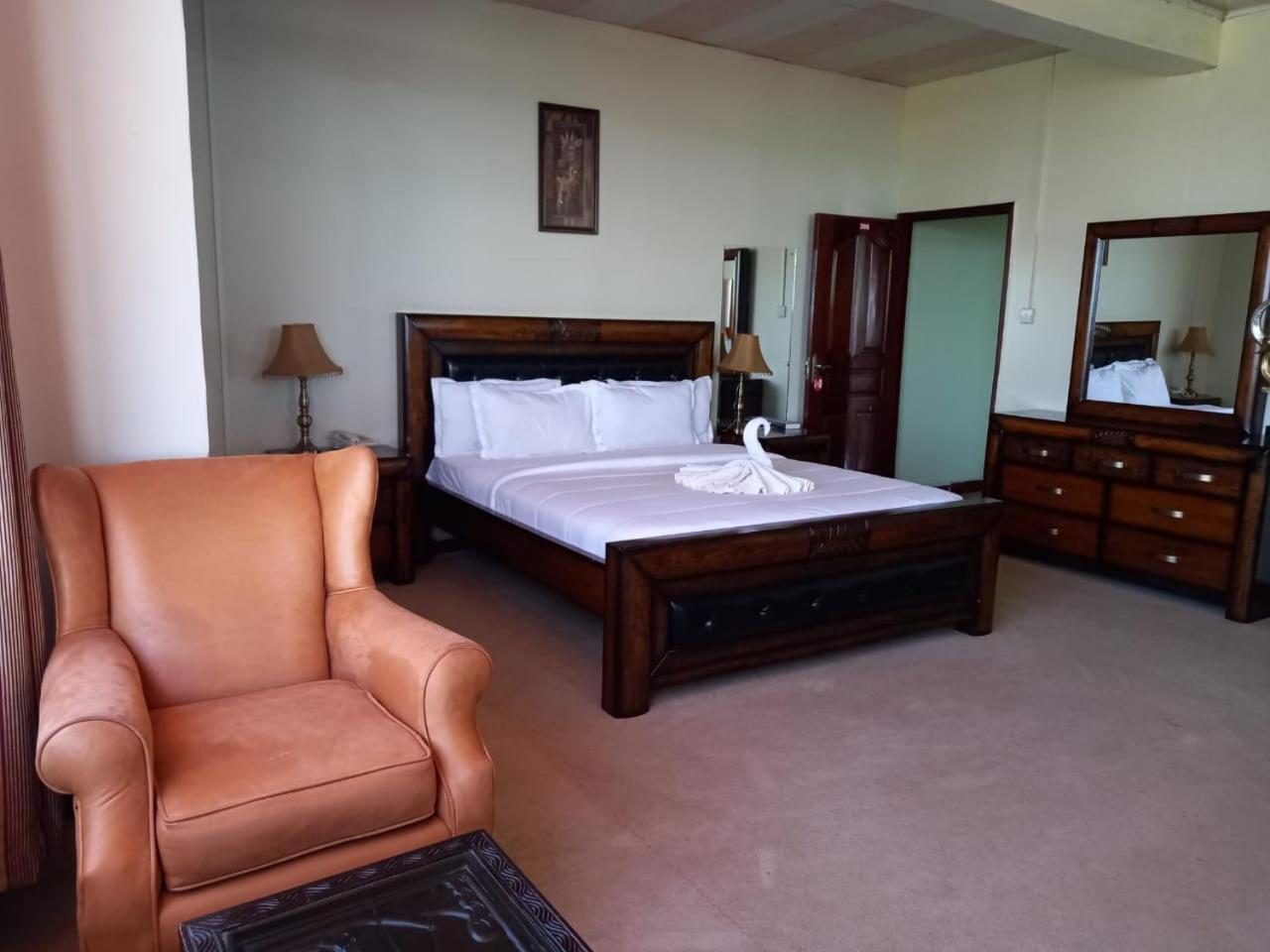 Newstead Hotel 奈瓦沙 外观 照片